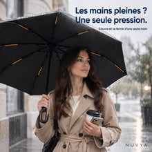 Les mains prises ? Une seule pression : le Nuvya StormHook s'ouvre d'une main