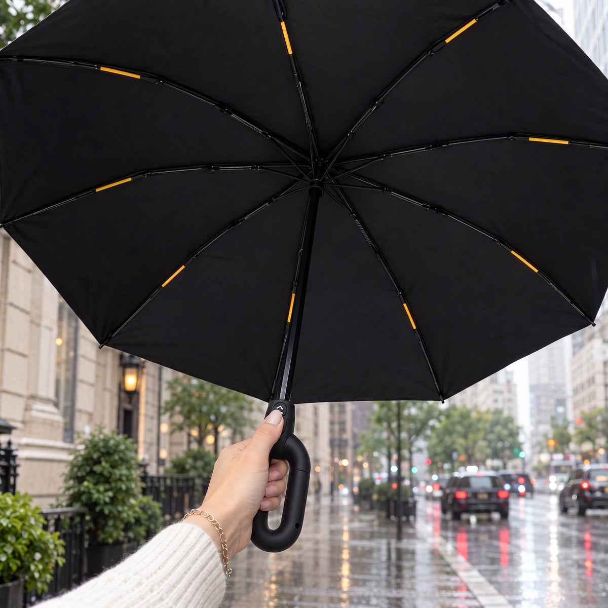 Ouverture du parapluie d'une simple pression sur le bouton