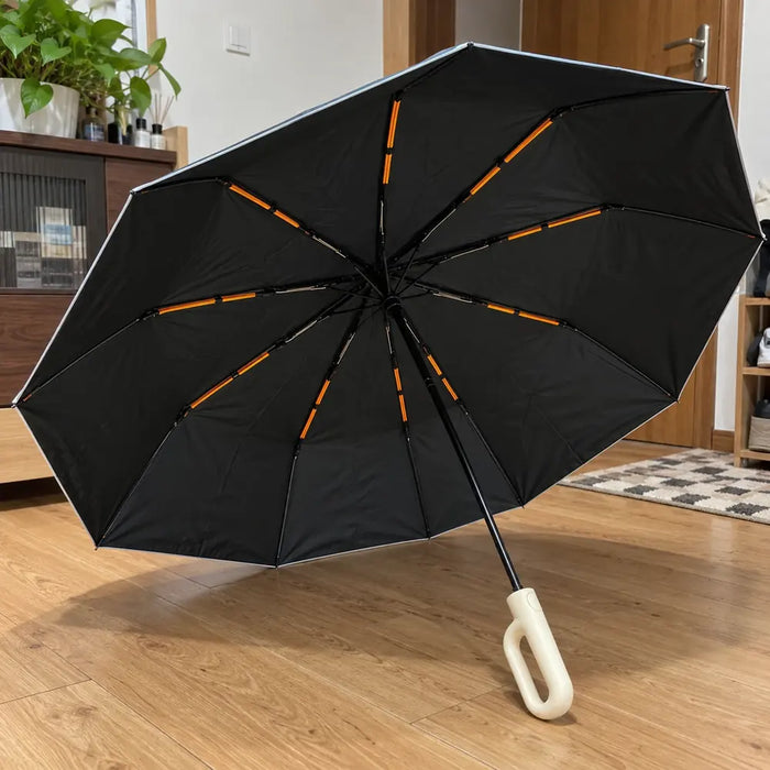 Photo d'un client : parapluie Nuvya StormHook ouvert dans un salon, poignée blanc cassé